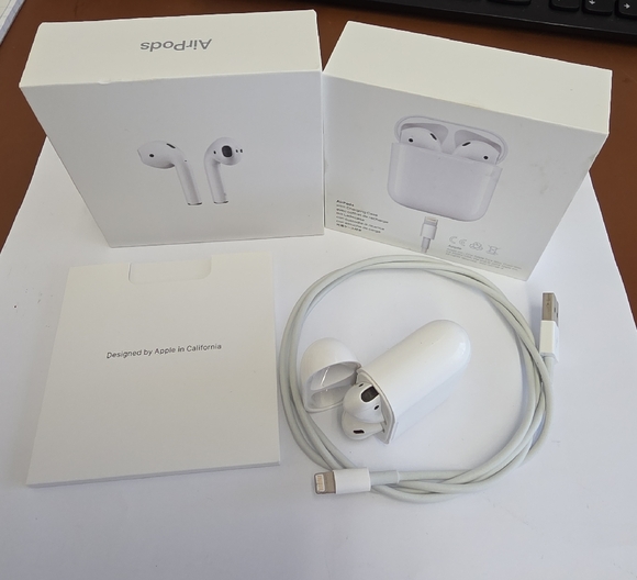 Apple AirPods 2nd Generation with Box, Wireless Charging Case and Cable - White - Picture 1 of 10